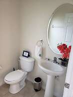 Charming 3BR Retreat Jacuzzi Comfort for 6