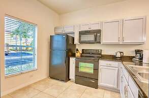 Charming 3BR Retreat Jacuzzi Comfort for 6