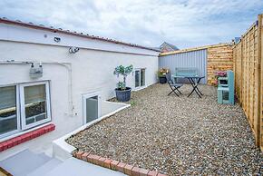 Clouds - 1 Bedroom Holiday Home - Milford Haven