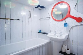 Clouds - 1 Bedroom Holiday Home - Milford Haven