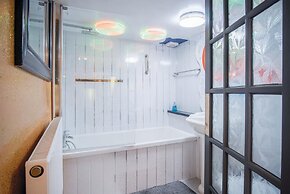 Clouds - 1 Bedroom Holiday Home - Milford Haven