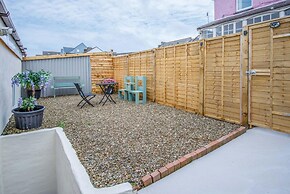 Clouds - 1 Bedroom Holiday Home - Milford Haven