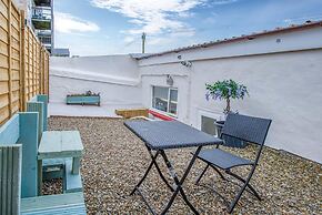 Clouds - 1 Bedroom Holiday Home - Milford Haven