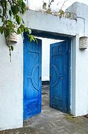 VILLA BLUE DOOR