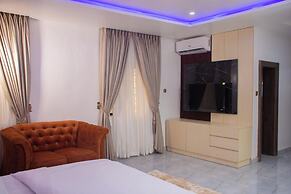 LINTOC HOTEL & SUITES LTD