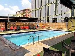 LINTOC HOTEL & SUITES LTD