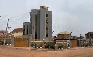 LINTOC HOTEL & SUITES LTD