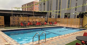 LINTOC HOTEL & SUITES LTD