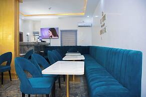 LINTOC HOTEL & SUITES LTD