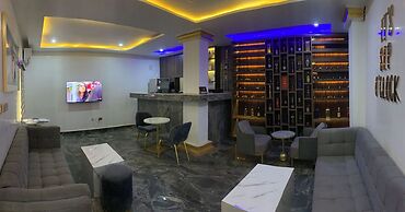 LINTOC HOTEL & SUITES LTD