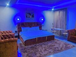 LINTOC HOTEL & SUITES LTD