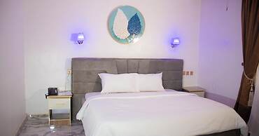 LINTOC HOTEL & SUITES LTD