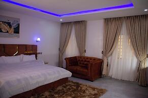 LINTOC HOTEL & SUITES LTD