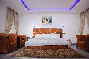 LINTOC HOTEL & SUITES LTD