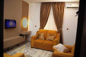 LINTOC HOTEL & SUITES LTD