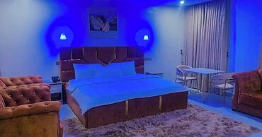 LINTOC HOTEL & SUITES LTD