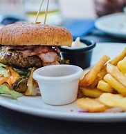 LINTOC HOTEL & SUITES LTD