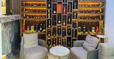 LINTOC HOTEL & SUITES LTD