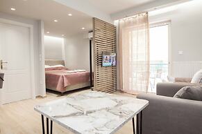 Petralona Gem Hotel-Style Studio Balcony