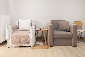 Petralona Gem Hotel-Style Studio Balcony