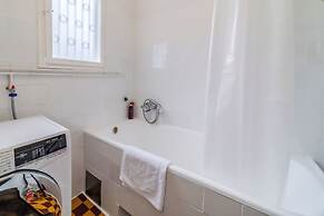 Family Friendly Apartment With Parking