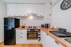 Family Friendly Apartment With Parking