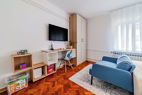 Family Friendly Apartment With Parking