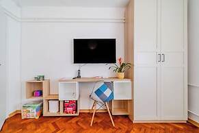 Family Friendly Apartment With Parking