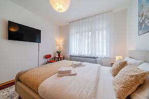 Family Friendly Apartment With Parking