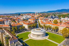 Family Friendly Apartment With Parking