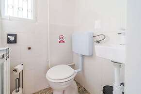 Family Friendly Apartment With Parking