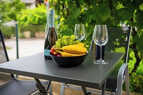 Family Friendly Apartment With Parking