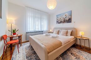 Family Friendly Apartment With Parking