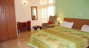 Universal Hotel Enugu