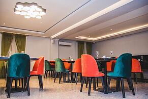 C to C Luxury Hotel and Suites