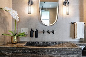 Wynwood Condo, Walk to Restaurants & Nightclubs!