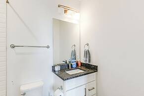 Bright Nashville Townhome ~ 5 Mi to Downtown!