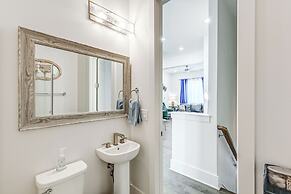 Bright Nashville Townhome ~ 5 Mi to Downtown!