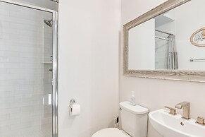 Bright Nashville Townhome ~ 5 Mi to Downtown!