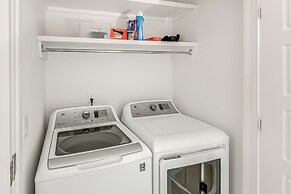 Bright Nashville Townhome ~ 5 Mi to Downtown!