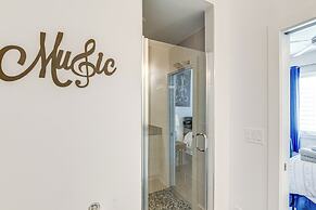 Bright Nashville Townhome ~ 5 Mi to Downtown!