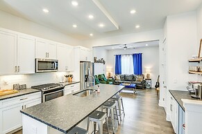 Bright Nashville Townhome ~ 5 Mi to Downtown!