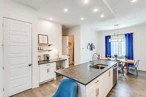 Bright Nashville Townhome ~ 5 Mi to Downtown!