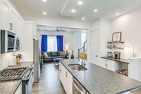 Bright Nashville Townhome ~ 5 Mi to Downtown!