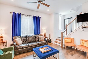 Bright Nashville Townhome ~ 5 Mi to Downtown!