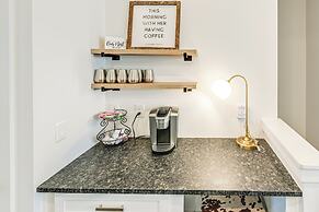 Bright Nashville Townhome ~ 5 Mi to Downtown!