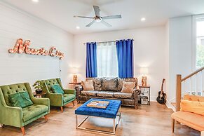 Bright Nashville Townhome ~ 5 Mi to Downtown!