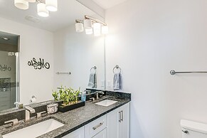 Bright Nashville Townhome ~ 5 Mi to Downtown!