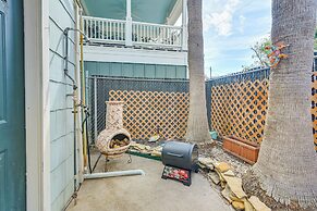 Cozy Galveston Apt w/ Patio: Close to The Strand!