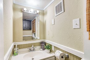 Cozy Galveston Apt w/ Patio: Close to The Strand!